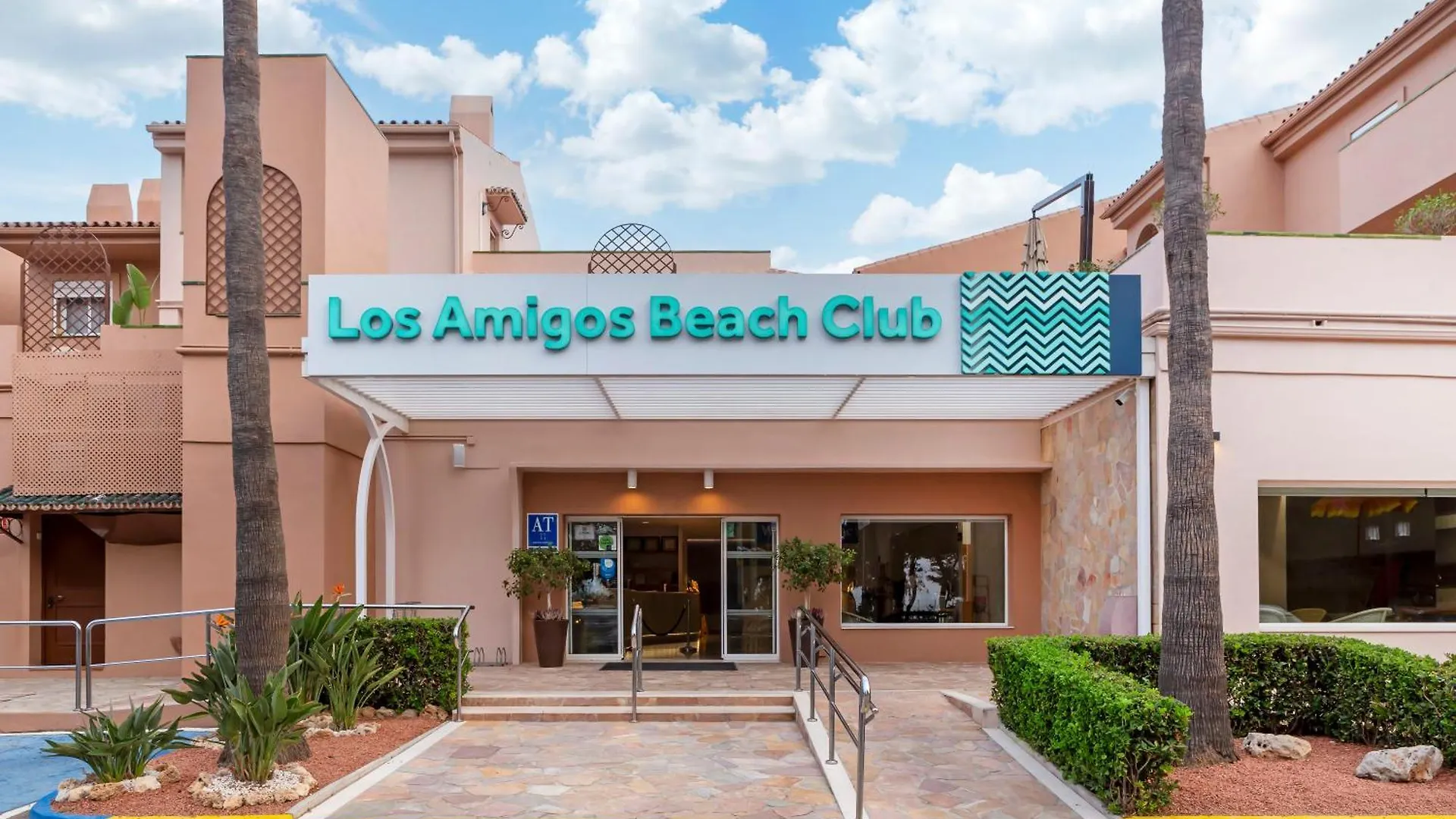 *** Апарт-отель Los Amigos Beach Club Ла-Кала-де-Михас Испания